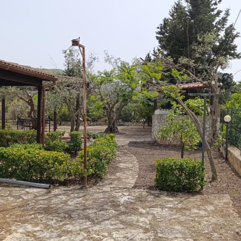 Villa Il Giardino di Rosa- 5 Min from the sea-Fraginesi - Two-Bedroom Villa - 12