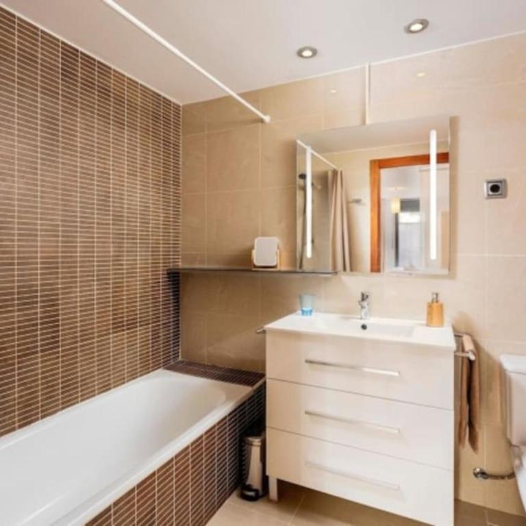 Acogedor apartamento cerca del casco antiguo - Apartamento de 1 dormitorio - 4
