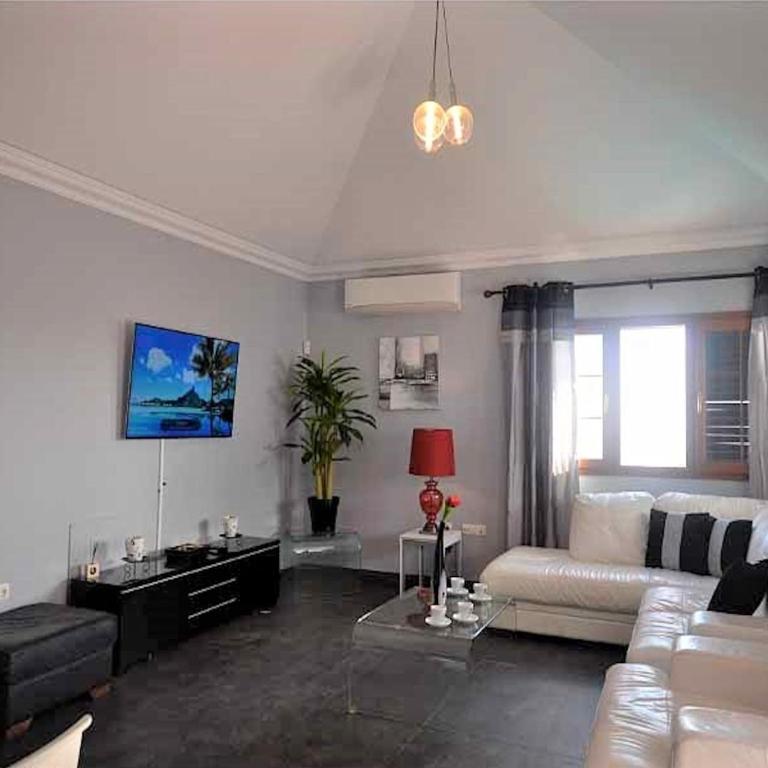 Awesome Puerto Del Carmen Villa 3 Bedrooms Villa Tacataca Pool Table - Three-Bedroom Villa - 6