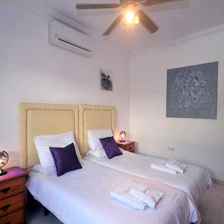 Awesome Puerto Del Carmen Villa 3 Bedrooms Villa Tacataca Pool Table - Three-Bedroom Villa - 12