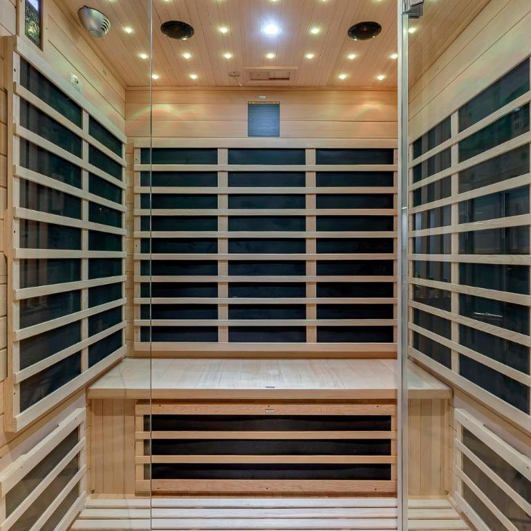 Love Room Balneo Sauna Pierre Corneille ! - Suite mit Kingsize-Bett mit Whirlpool - 1
