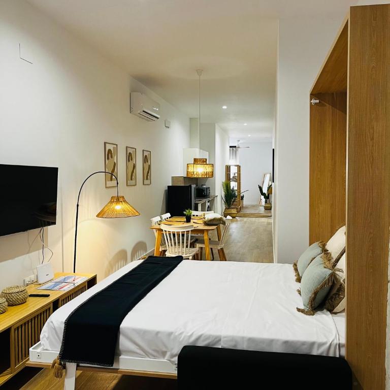 Travel Habitat Mediterranean Suites - Family Studio - 7