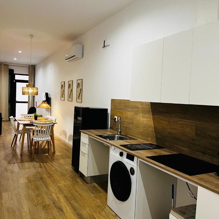 Travel Habitat Mediterranean Suites - Family Studio - 8