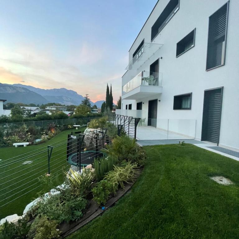 Midum LuxuryApartments con giardino - Appartamento con 1 Camera da Letto, Balcone e Vista Montagna - 9