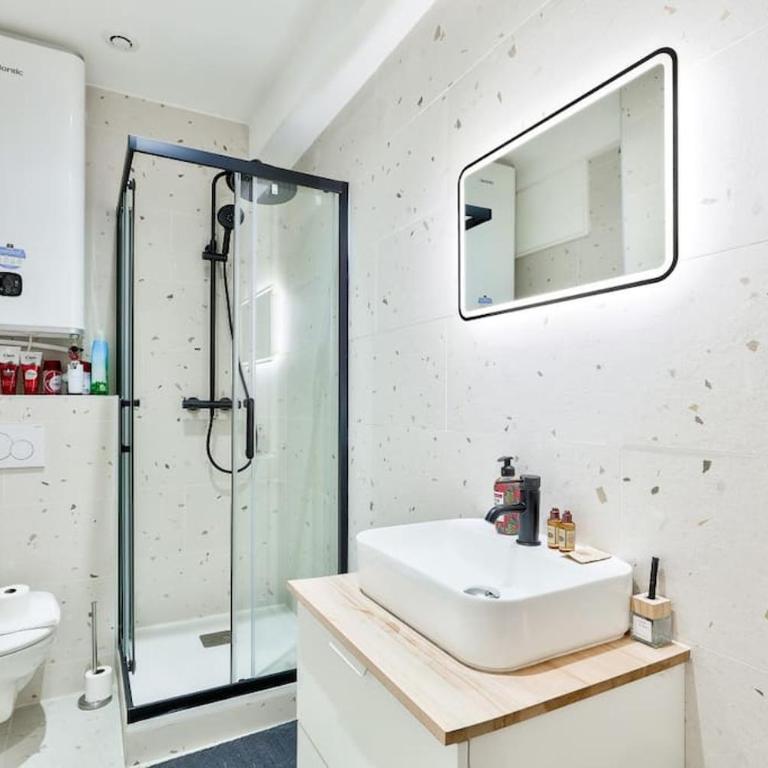 Charme Parisien 6 Personnes, 2 chambres, 19ème - Appartement 2 Chambres - 15