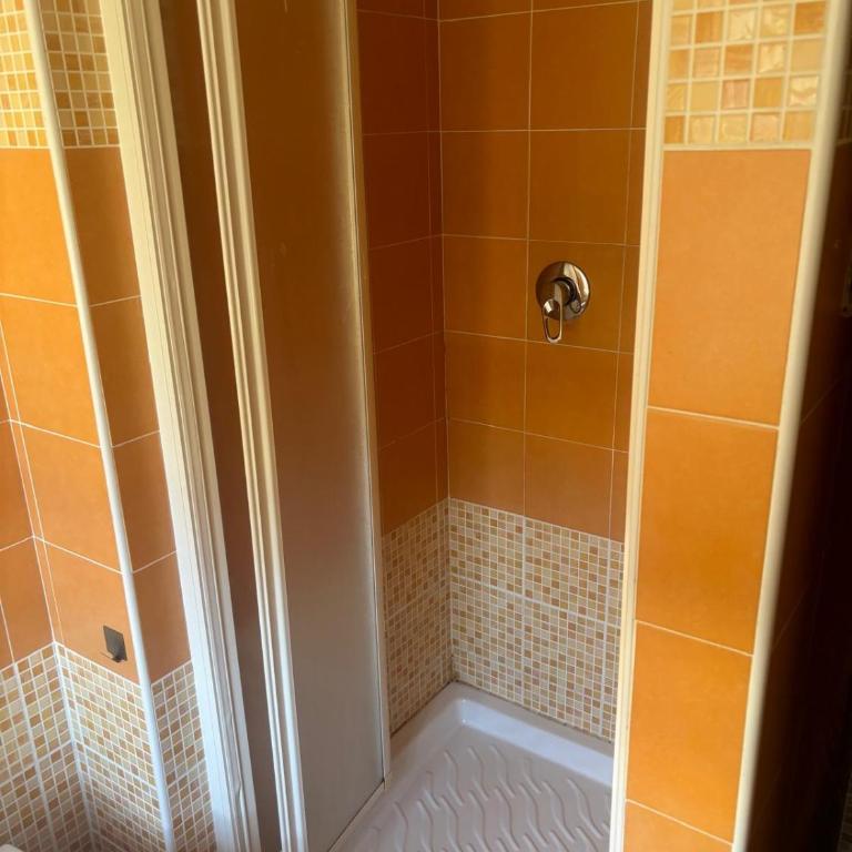 Alghero Budget 4u - Camera Tripla con Bagno Privato Esterno - 4