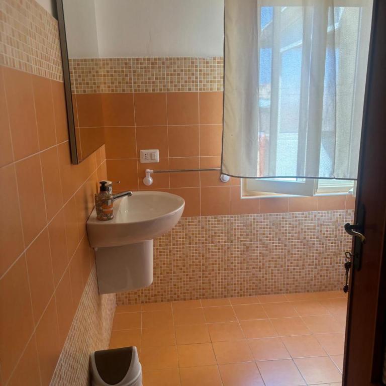 Alghero Budget 4u - Camera Tripla con Bagno Privato Esterno - 5