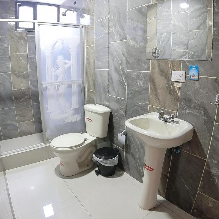 Hostal Flor de los Ángeles Guamote - Habitación Triple con baño privado - 4