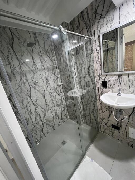 Habitacion de hotel dentro de centro comercial con frisby - Apartamento de 1 dormitorio - 11