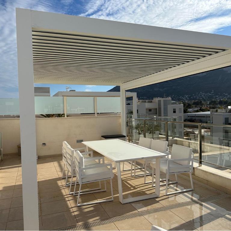 Atico Buen Vivir con gran terraza y vistas espectaculares en Marina Real II Denia by Family Homes Rentals - Apartamento Ático - 17