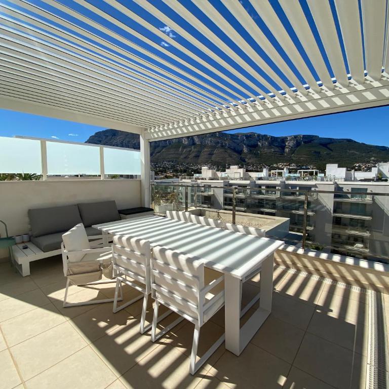 Atico Buen Vivir con gran terraza y vistas espectaculares en Marina Real II Denia by Family Homes Rentals - Apartamento Ático - 35