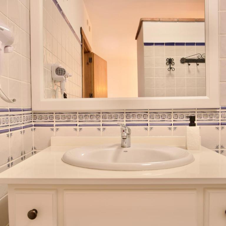 NUEVA 33 Apartamentos en el centro de Nerja - Habitación Doble con patio - 19