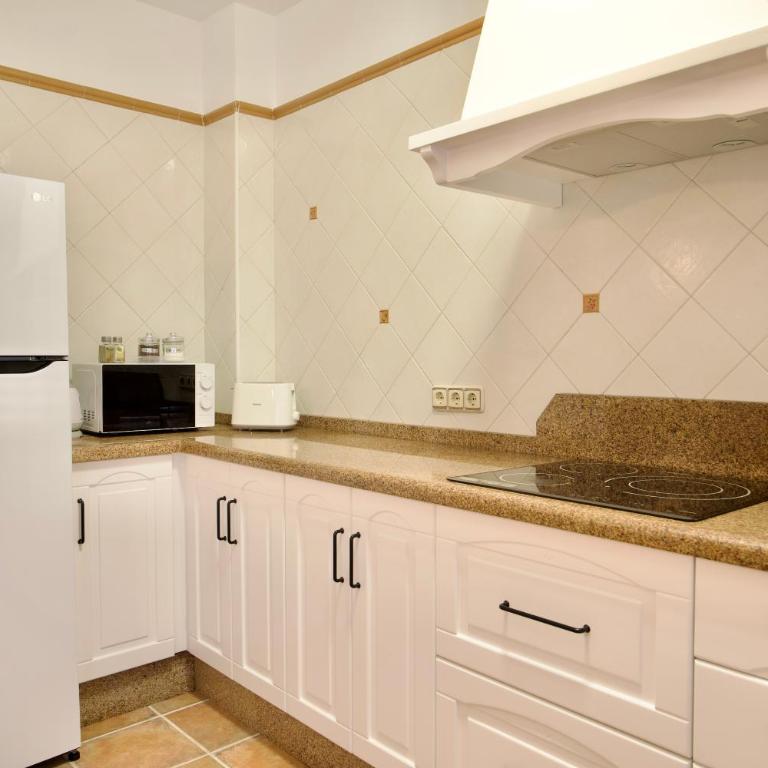 NUEVA 33 Apartamentos en el centro de Nerja - Habitación Doble con patio - 12