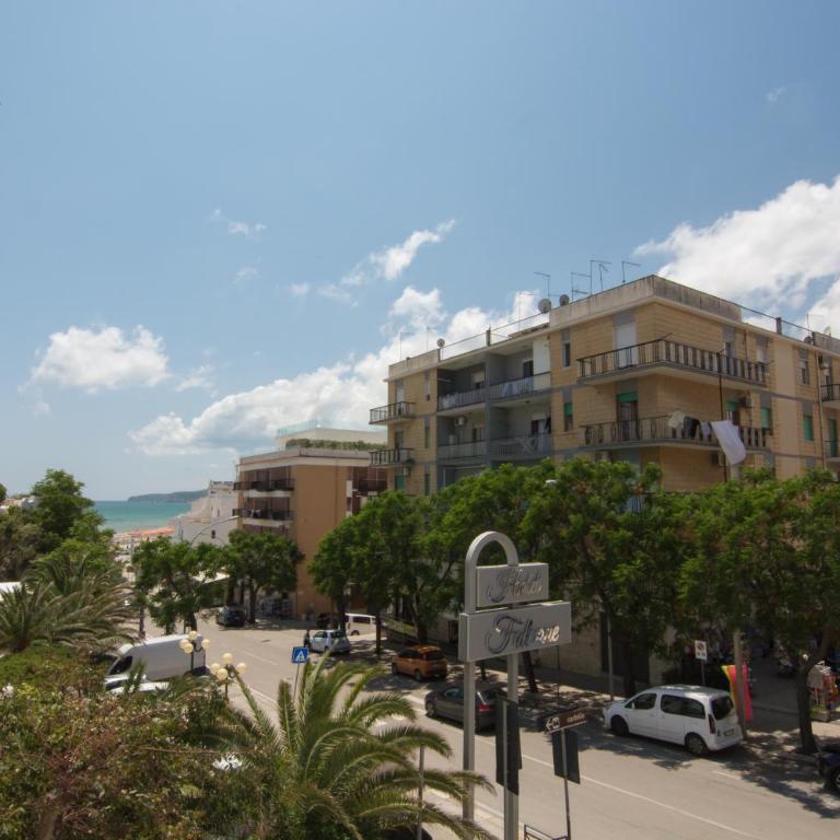 Hotel La Caravella - Camera Tripla Superior con Vista Mare - 8