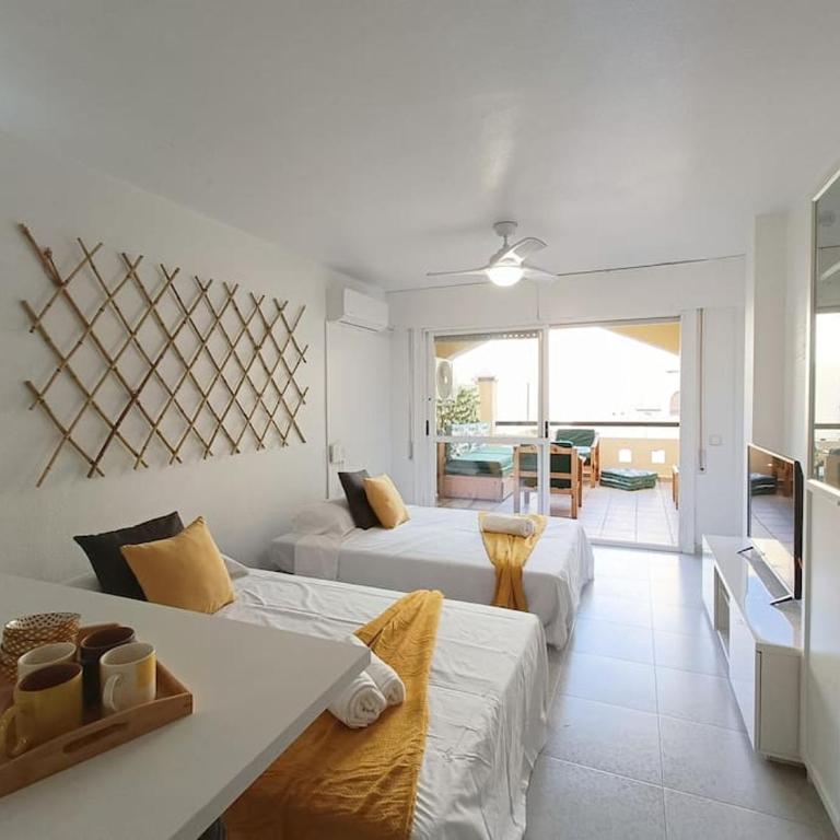 Apto Roquetas con terraza, a 1min de la playa, garaje y piscina - One-Bedroom Apartment - 4