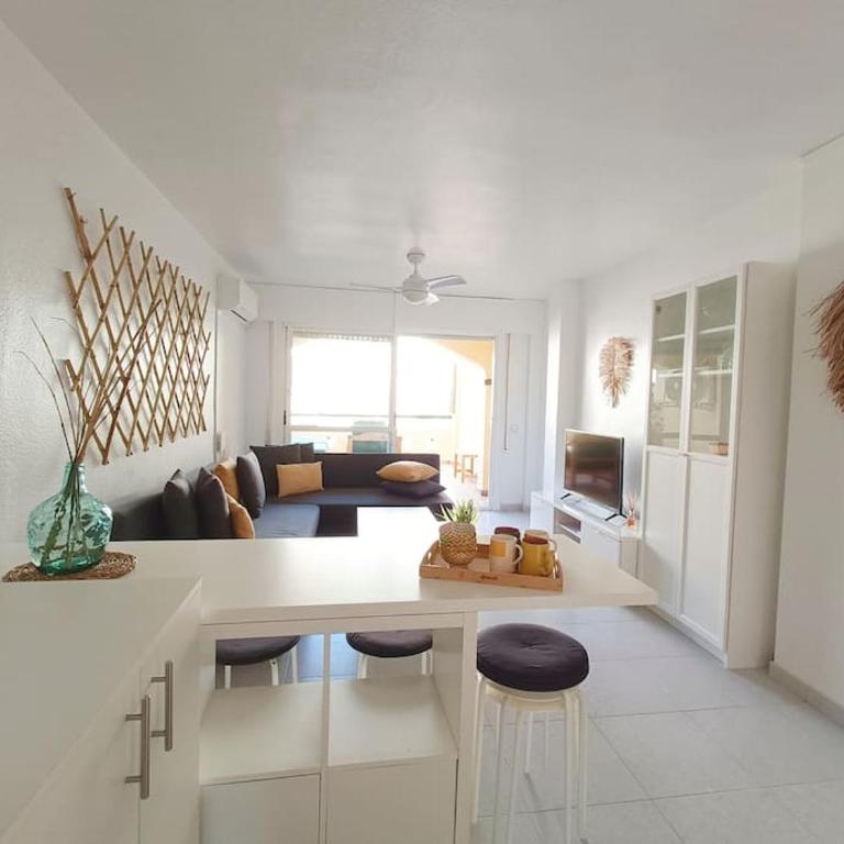 Apto Roquetas con terraza, a 1min de la playa, garaje y piscina - One-Bedroom Apartment - 5
