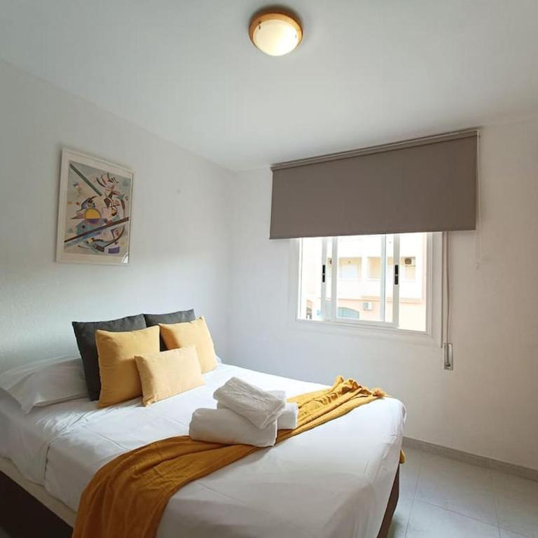 Apto Roquetas con terraza, a 1min de la playa, garaje y piscina - One-Bedroom Apartment - 12