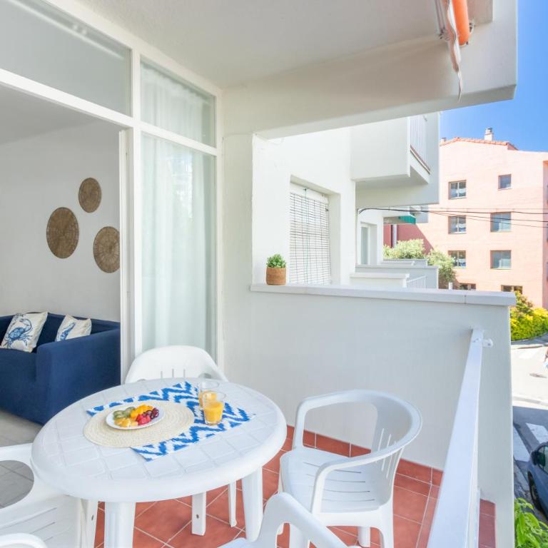 A pie de todo, Luz, Balcón y Playa en Tossa - Apartamento con terraza - 1