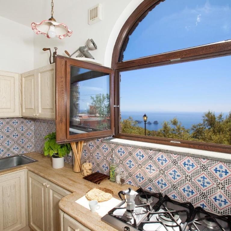 AMORE RENTALS - Villa Ambra - Villa con Vista Mare - 65