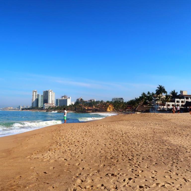 2BR condo in excellent location next to the beach - Apartamento de 2 dormitorios - 6