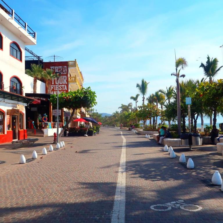 2BR condo in excellent location next to the beach - Apartamento de 2 dormitorios - 34