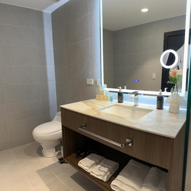 Wyndham Quito Airport - Suite Junior con cama grande - no fumadores - 3
