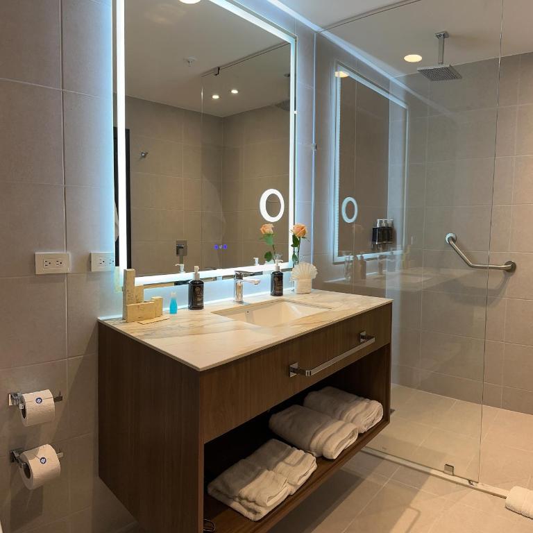Wyndham Quito Airport - Suite Junior con cama grande - no fumadores - 4