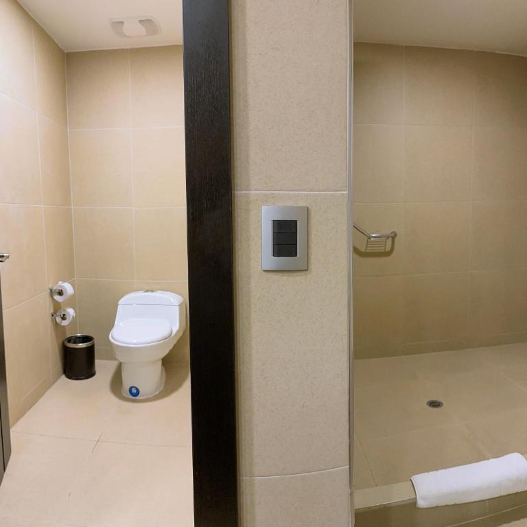 Wyndham Quito Airport - Suite con cama extragrande - No fumadores - 3