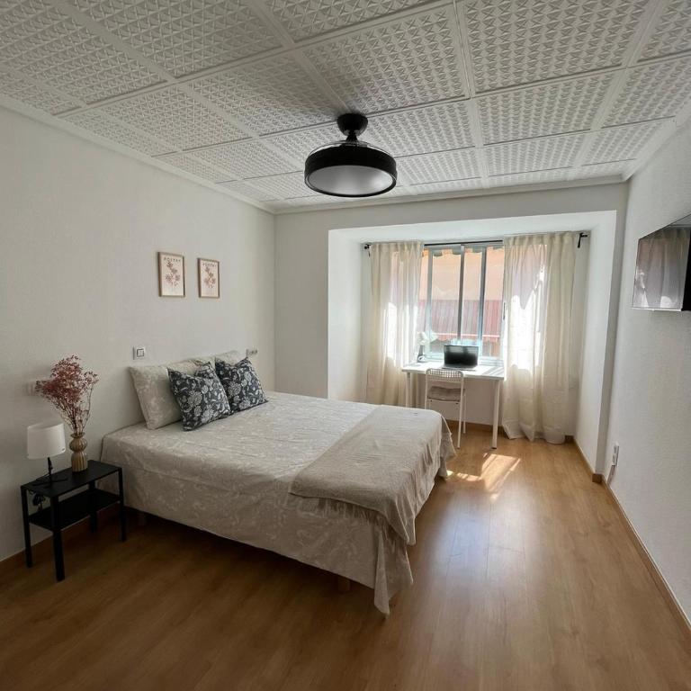 Urban Coliving Alicante - Double Room with Private Bathroom - 1