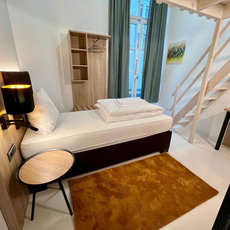 Adlzreiter City Pension - Zweibettzimmer mit Gemeinschaftsbad - 7