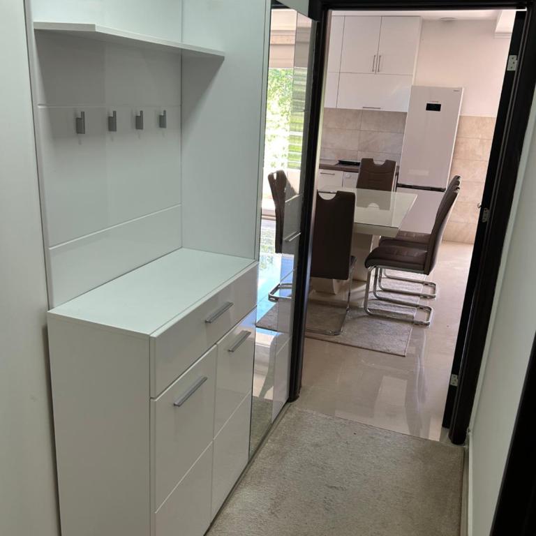 Apartmani Planinska Idila - Three-Bedroom Apartment - High Floor - 5