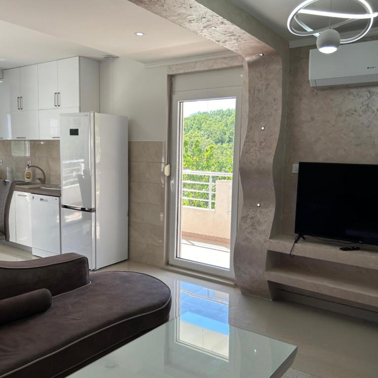 Apartmani Planinska Idila - Three-Bedroom Apartment - High Floor - 19