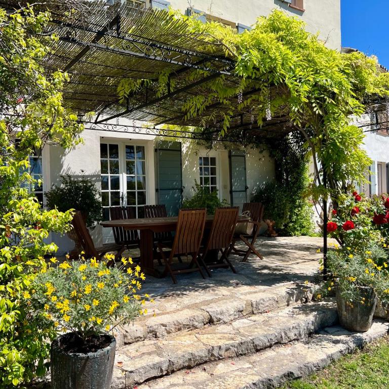 Olive tree garden villa with heated swimming pool and jacuzzi - Villa - 29