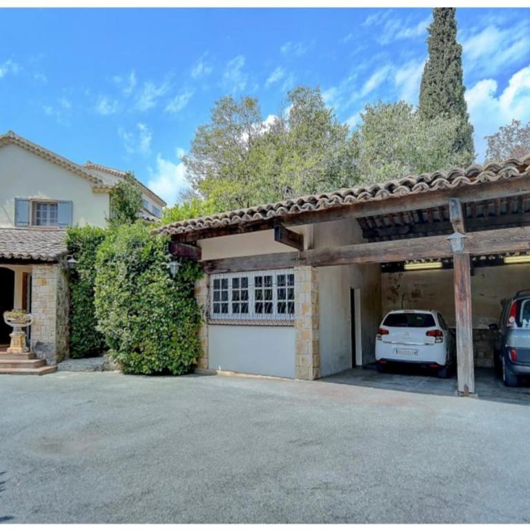 Olive tree garden villa with heated swimming pool and jacuzzi - Villa - 32