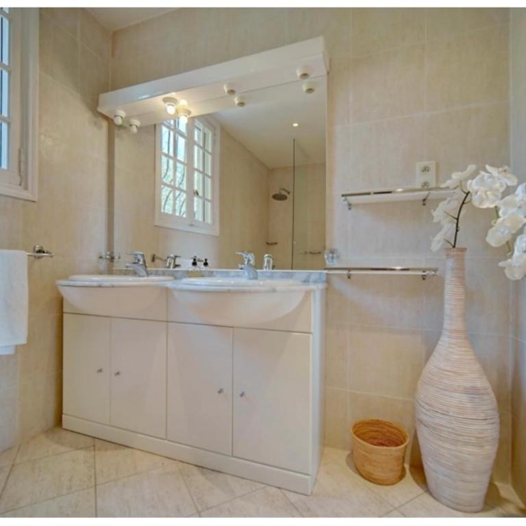 Olive tree garden villa with heated swimming pool and jacuzzi - Villa - 45