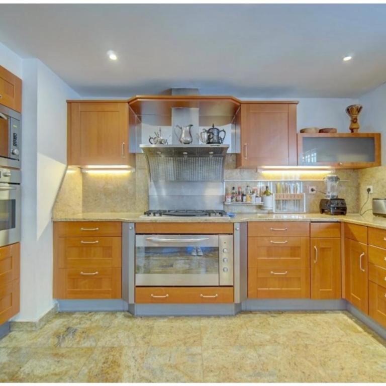 Olive tree garden villa with heated swimming pool and jacuzzi - Villa - 50