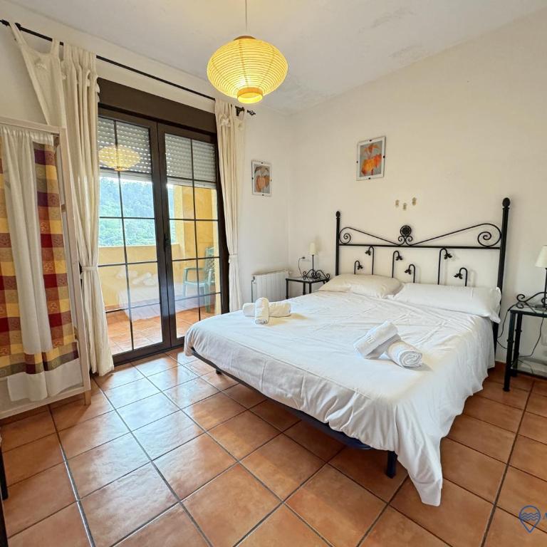 Los Ciervos - Three-Bedroom Home - 12