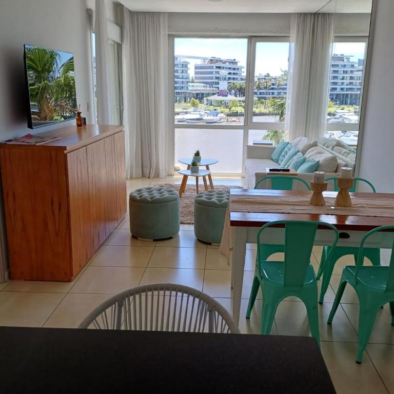 Apart , DEPARTAMENTO CONDOMINIOS BAHIA GRANDE NORDELTA CON BALCÓN Y VISTA A LA Bahia - Apartamento con vistas al lago - 77