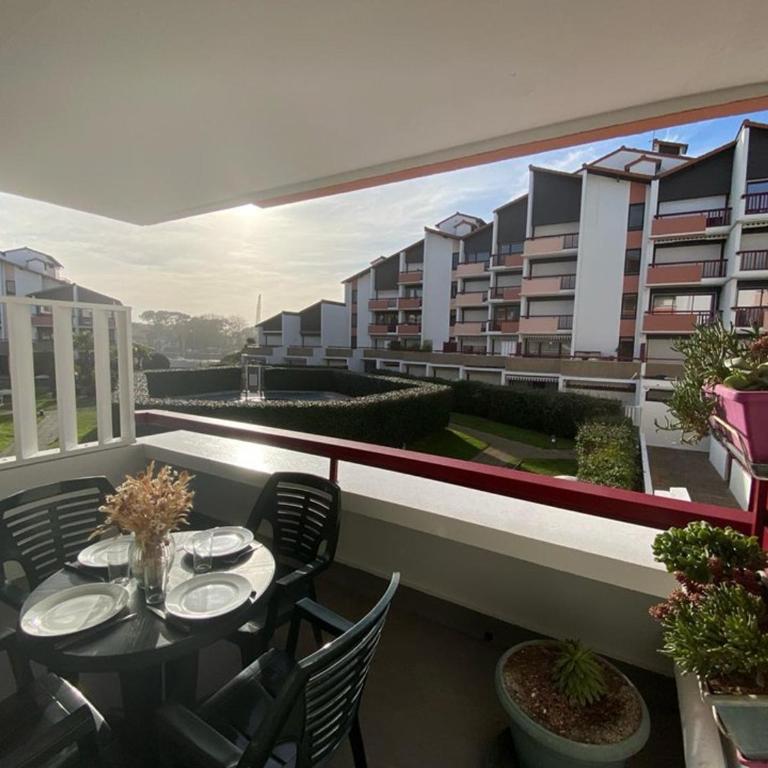 Appartement avec Piscine, Terrasse et Parking à Capbreton, Proche du Port - FR-1-413-198 - Apartment - 2