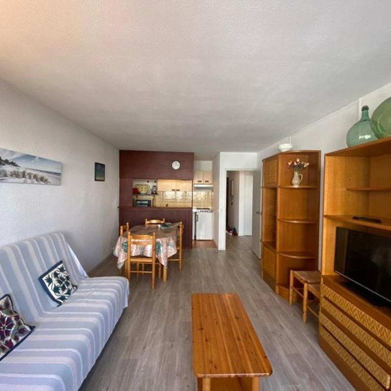 Appartement avec Piscine, Terrasse et Parking à Capbreton, Proche du Port - FR-1-413-198 - Apartment - 3