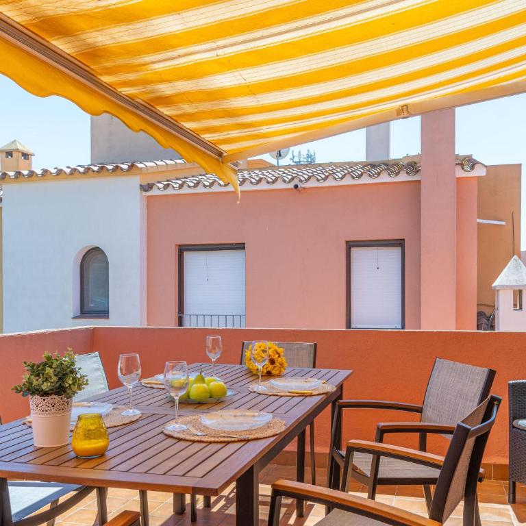 Apartamento con Terraza Grande y Piscina Cerca de la Playa - HISP-288-55 - Apartamento - 1