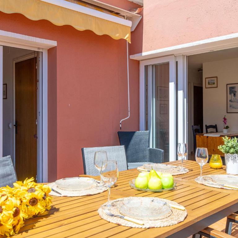 Apartamento con Terraza Grande y Piscina Cerca de la Playa - HISP-288-55 - Apartamento - 3