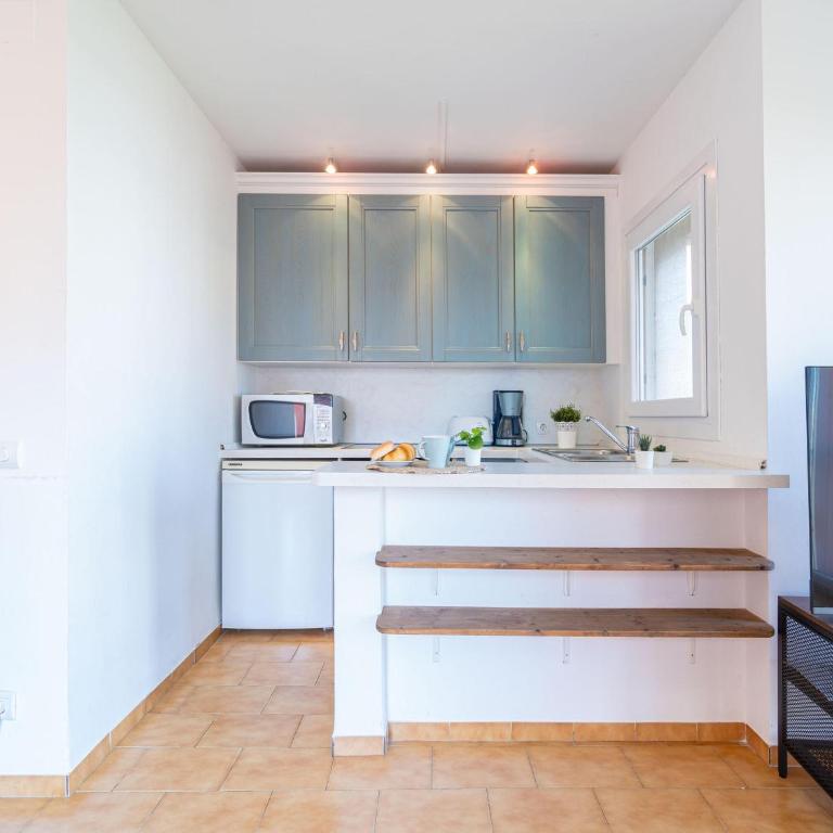Apartamento con Terraza Grande y Piscina Cerca de la Playa - HISP-288-55 - Apartamento - 14