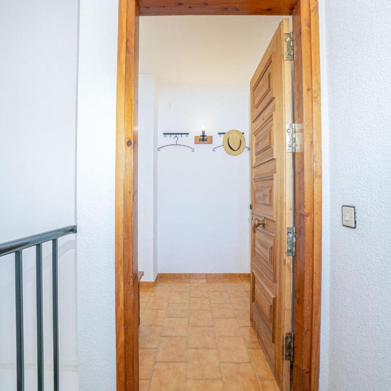 Apartamento con Terraza Grande y Piscina Cerca de la Playa - HISP-288-55 - Apartamento - 32