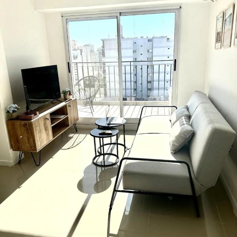 A 5 minutos del Hospital Italiano y a 100 metros del Parque Centenario. - Apartamento con balcón - 2