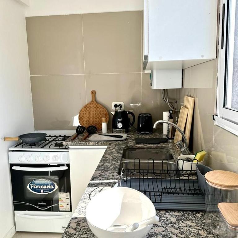 A 5 minutos del Hospital Italiano y a 100 metros del Parque Centenario. - Apartamento con balcón - 15