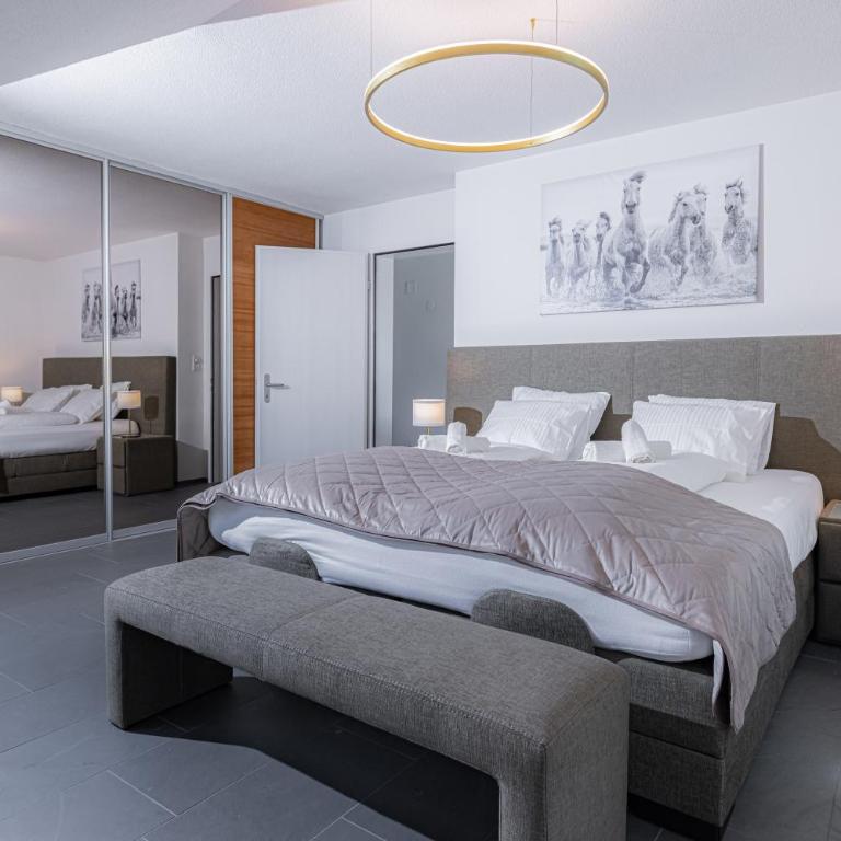 VISIMO Apartments Flims with private Sauna - Deluxe Apartment mit 2 Schlafzimmern - 1