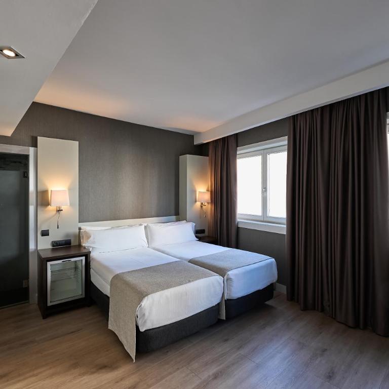 Catalonia Atenas - Family Room - 3