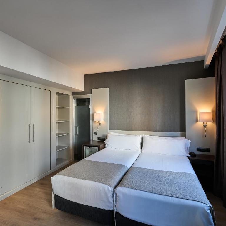 Catalonia Atenas - Family Room - 4