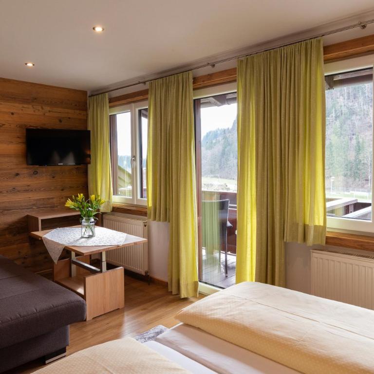 Gästehaus Kasbichler - Doppelzimmer mit Balkon - 5